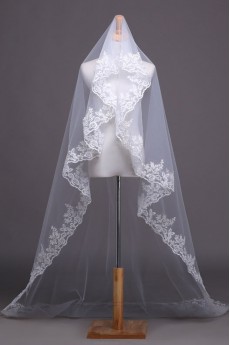 One Tier Bridal Veil With Lace Edge