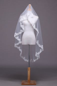 One Tier Bridal Veil With Lace Edge