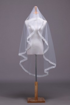 One Tier Bridal Veil With Lace Edge