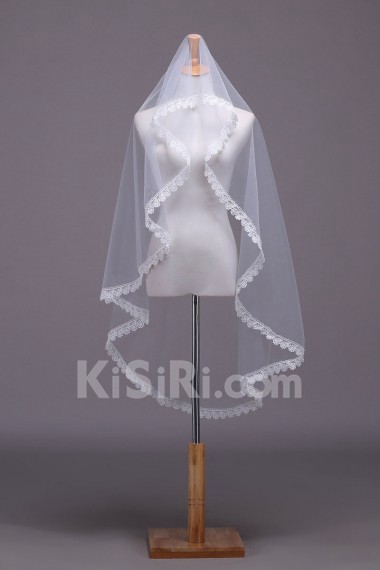 One Tier Bridal Veil With Lace Edge