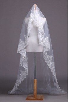 One Tier Bridal Veil With Lace Edge