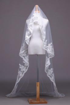 One Tier Bridal Veil With Lace Edge