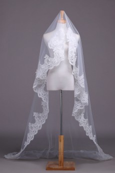 One Tier Bridal Veil With Lace Edge