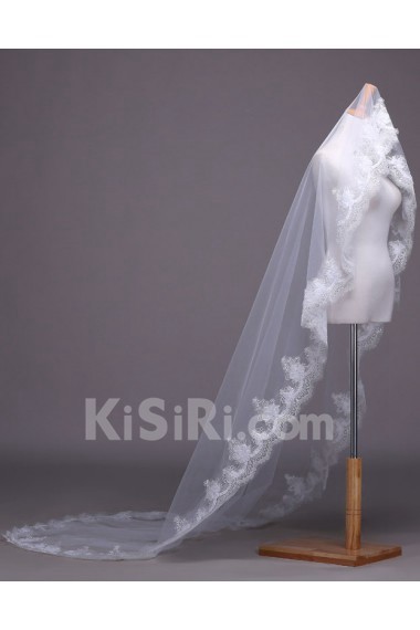 One Tier Bridal Veil With Lace Edge