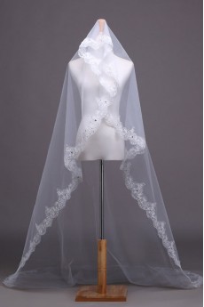 One Tier Bridal Veil With Lace Edge