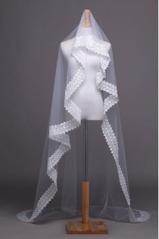 One Tier Bridal Veil With Lace Edge