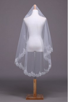 One Tier Bridal Veil With Lace Edge