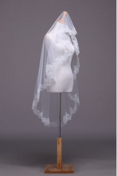 One Tier Bridal Veil With Lace Edge